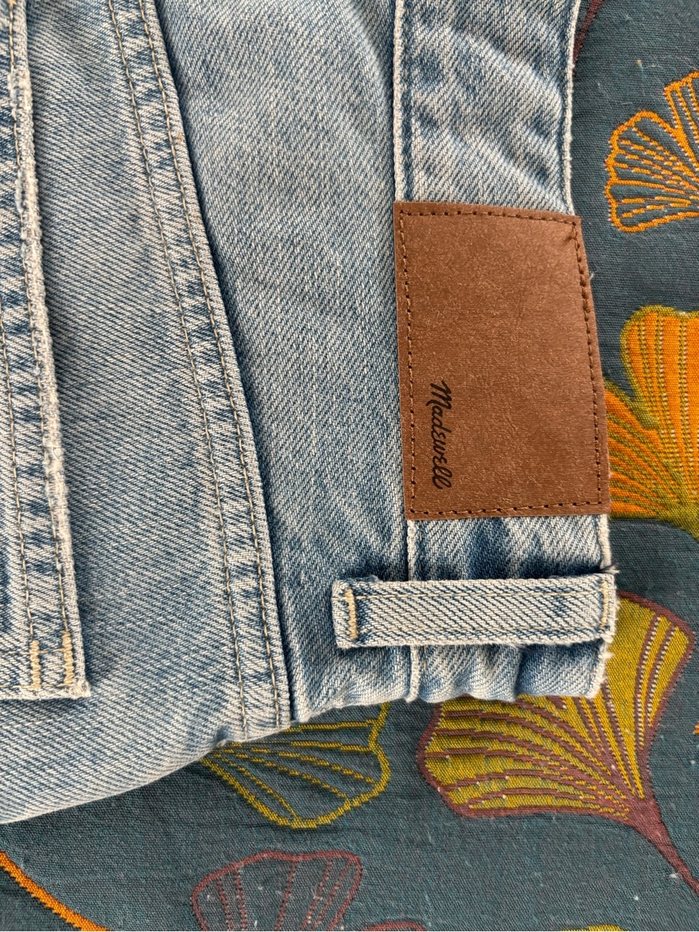 Madewell The Darted Barrel-Leg Jean in Light Blue - Picture 11 of 11